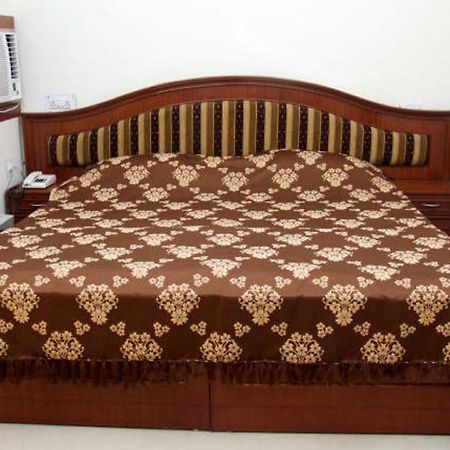 Hotel Sunrise Inn Лакнау Екстериор снимка