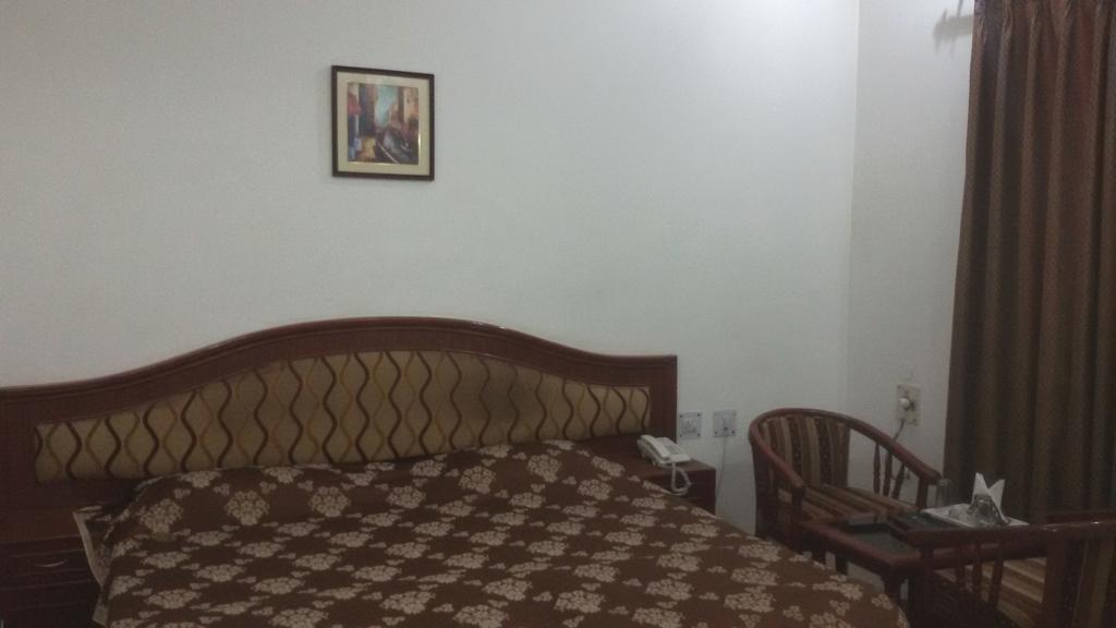 Hotel Sunrise Inn Лакнау Екстериор снимка