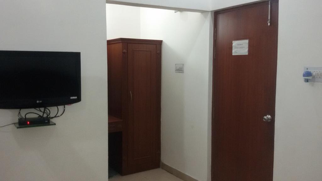 Hotel Sunrise Inn Лакнау Екстериор снимка