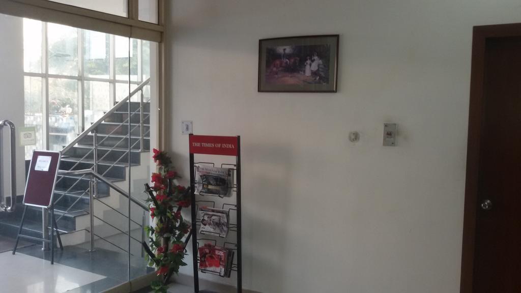 Hotel Sunrise Inn Лакнау Екстериор снимка