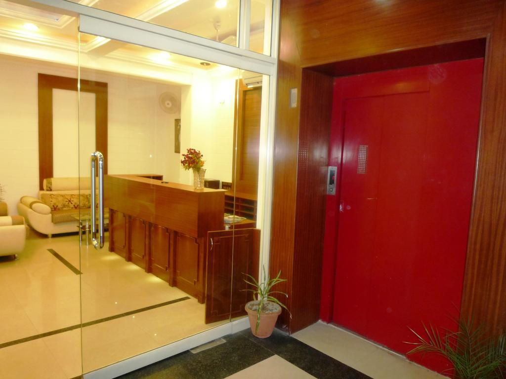 Hotel Sunrise Inn Лакнау Екстериор снимка