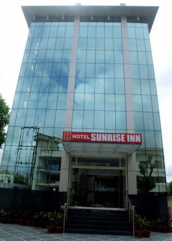 Hotel Sunrise Inn Лакнау Екстериор снимка