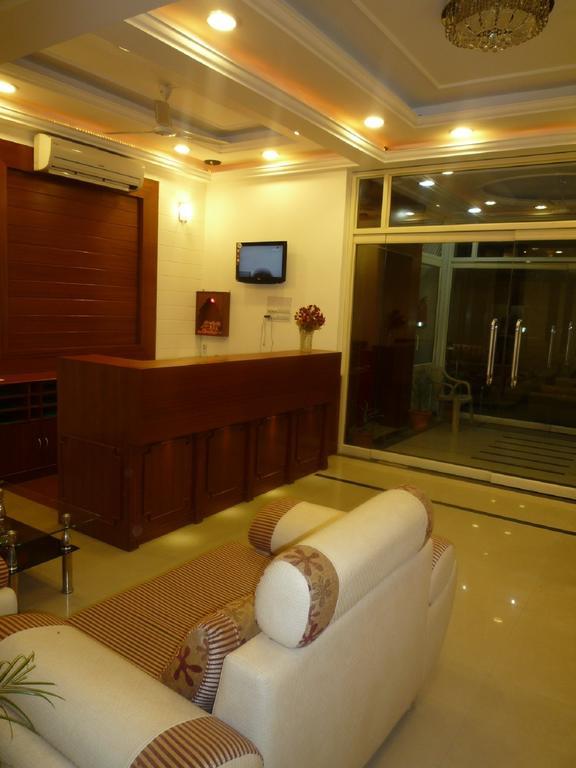 Hotel Sunrise Inn Лакнау Екстериор снимка