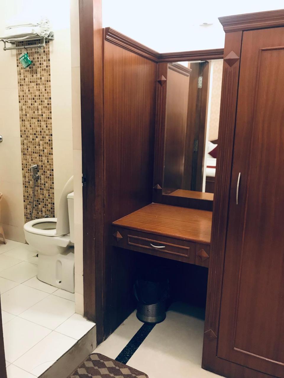 Hotel Sunrise Inn Лакнау Екстериор снимка