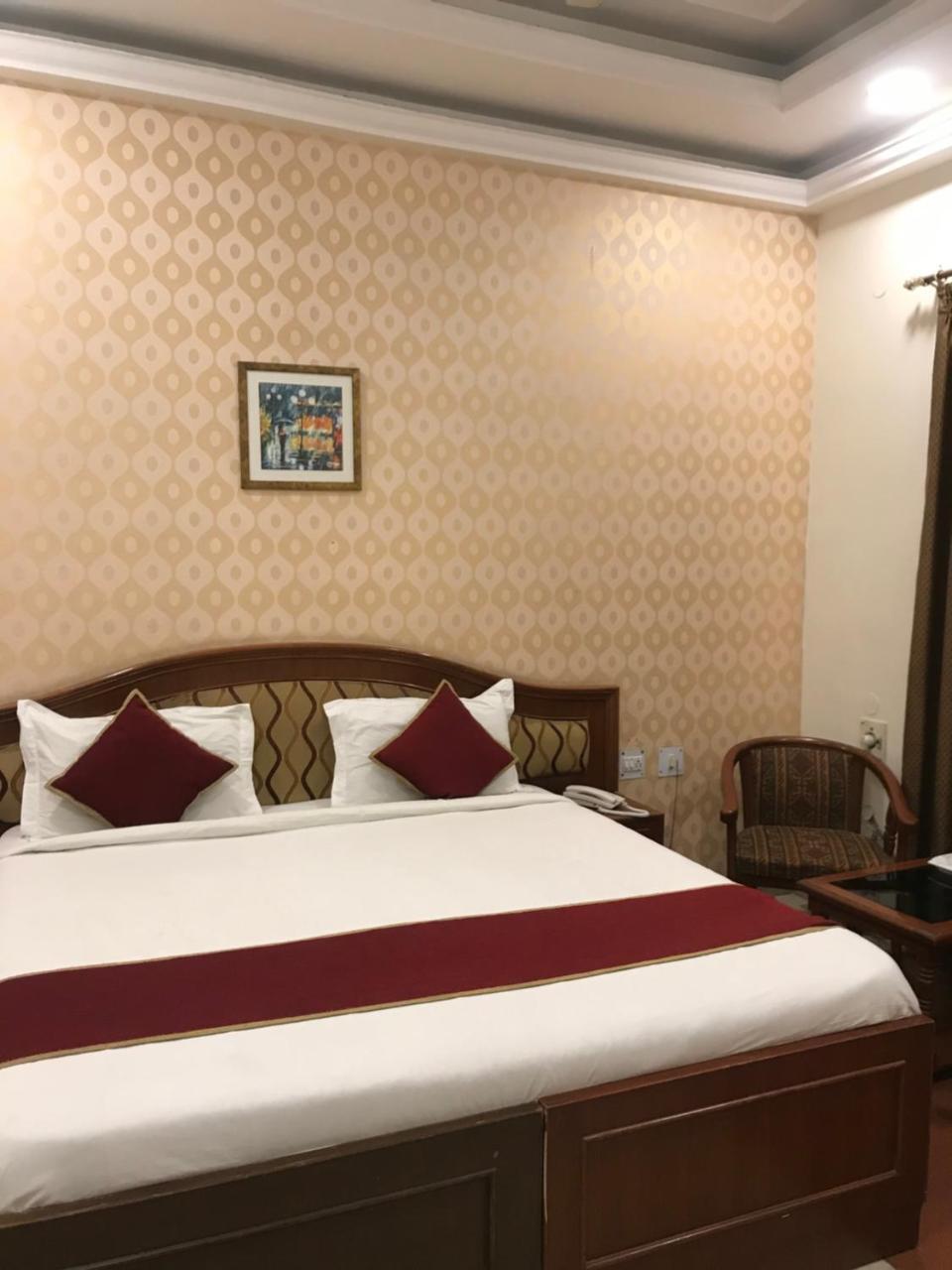 Hotel Sunrise Inn Лакнау Екстериор снимка