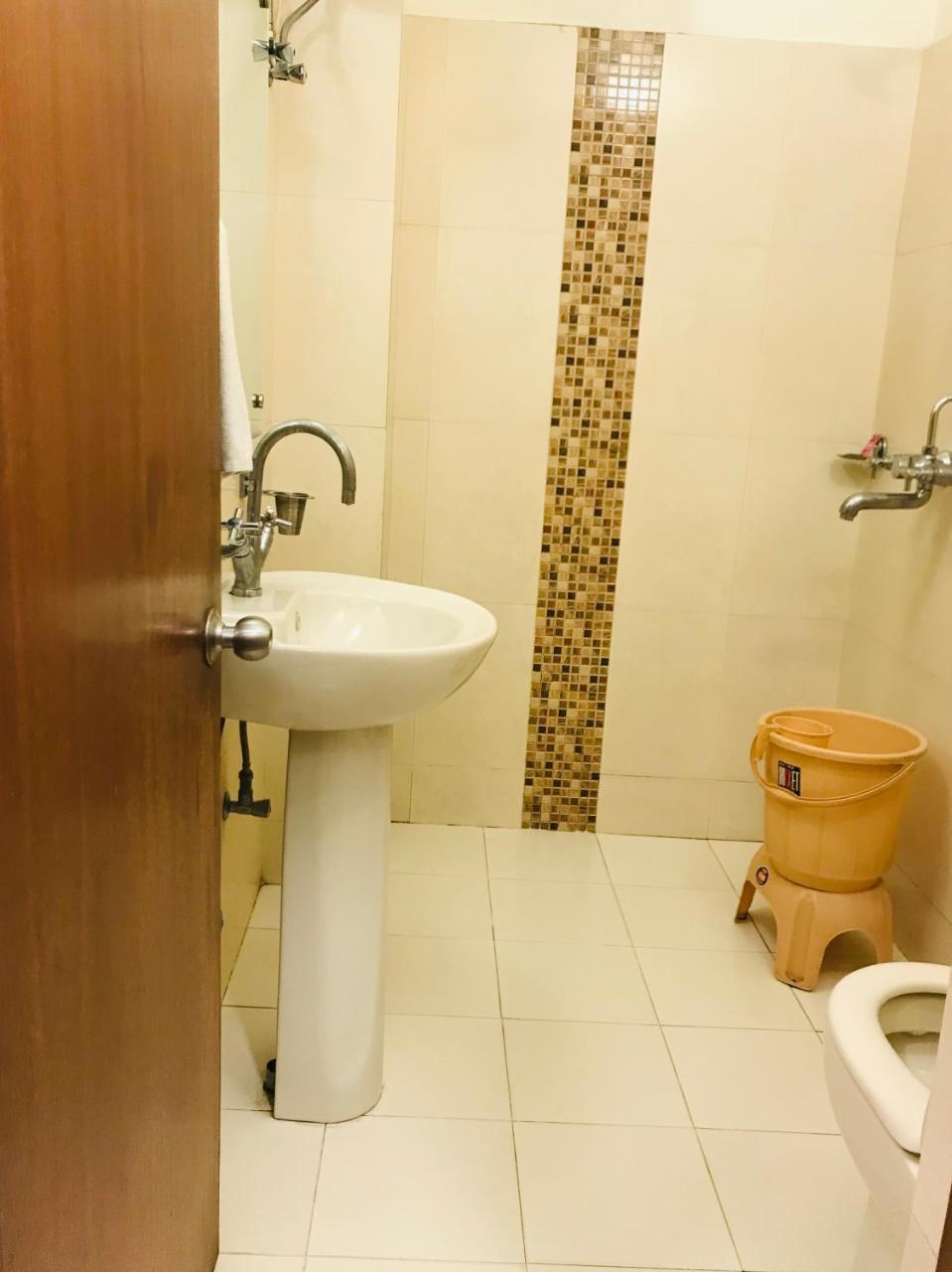 Hotel Sunrise Inn Лакнау Екстериор снимка